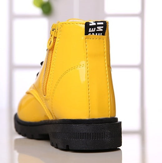 Chaussures d'hiver pour enfants en cuir PU imperméables Martin Boots Bottes de neige pour enfants. Confortable pour les petit pieds.