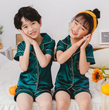 Pyjamas pour enfants en soie.bien lire les descriptions sur chaque article pour choisir la bonne grandeur.