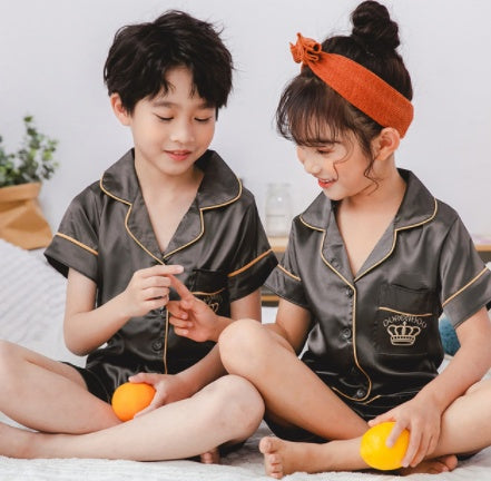 Pyjamas pour enfants en soie.bien lire les descriptions sur chaque article pour choisir la bonne grandeur.