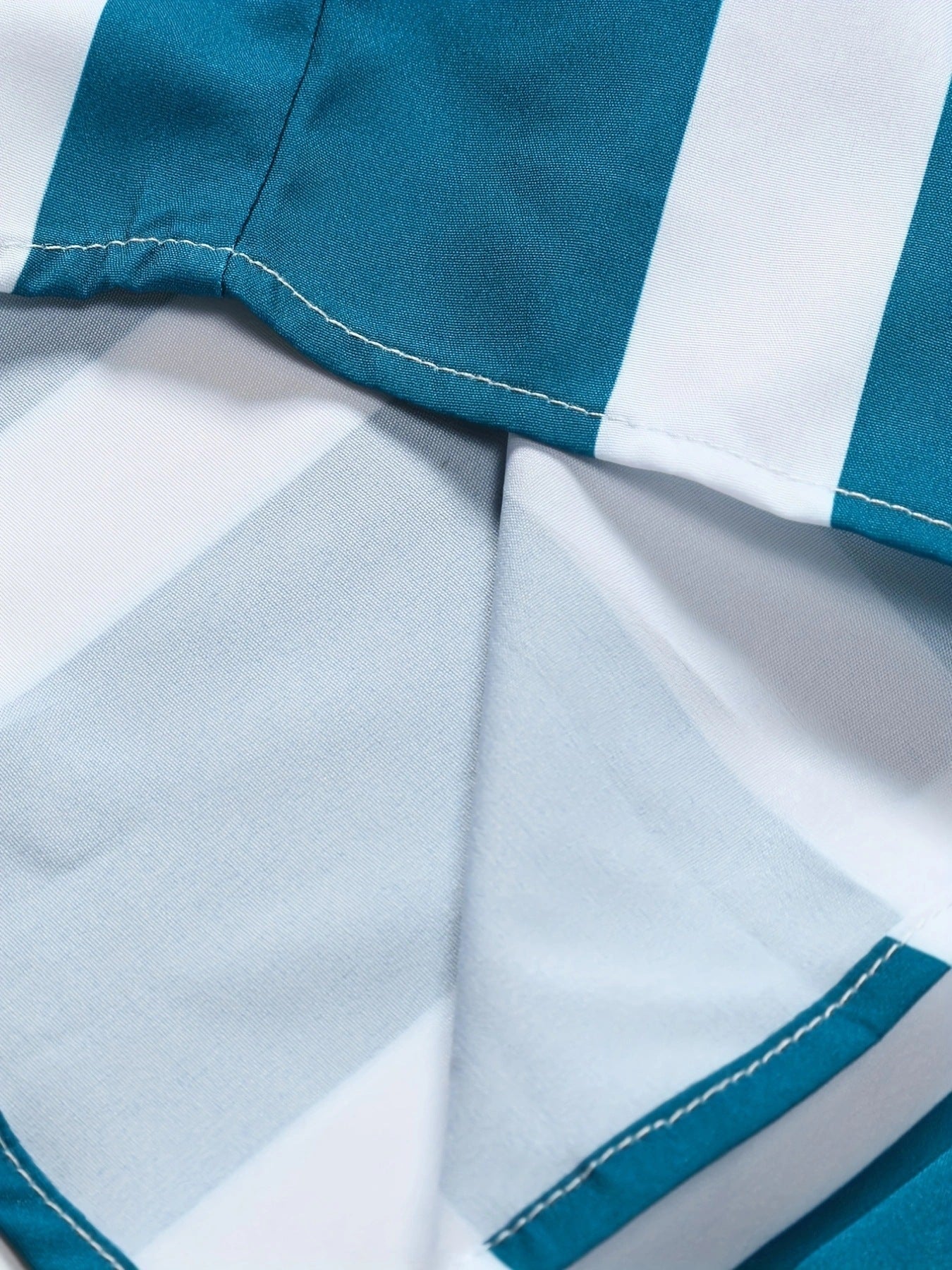 Chemise décontractée à manches courtes et revers pour la plage d'été
