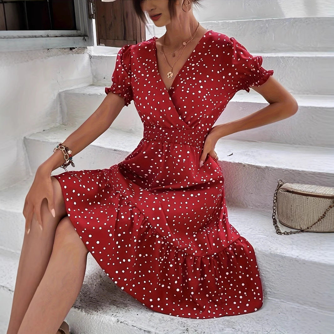 Robe décontractée à manches courtes et col croisé à pois