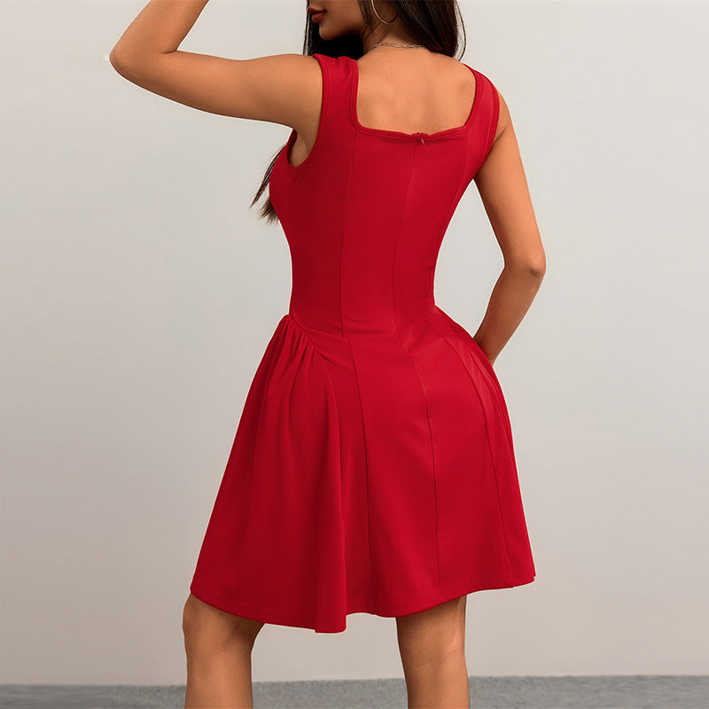 Robe ajustée dos nu sans manches, gilet et jupe à bretelles