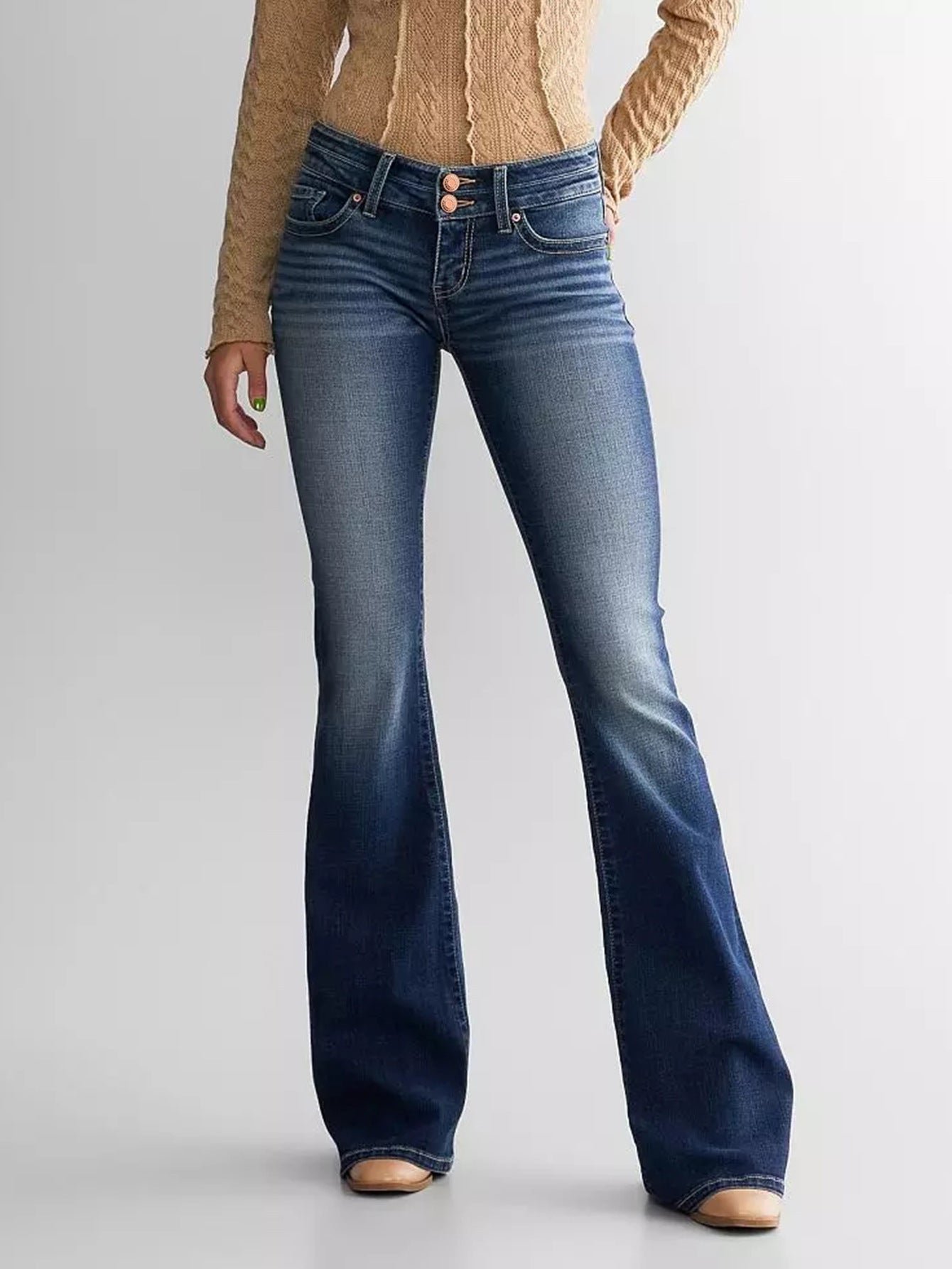 Jean évasé semi base, extensible moyenne. Un style pour vous madame.
