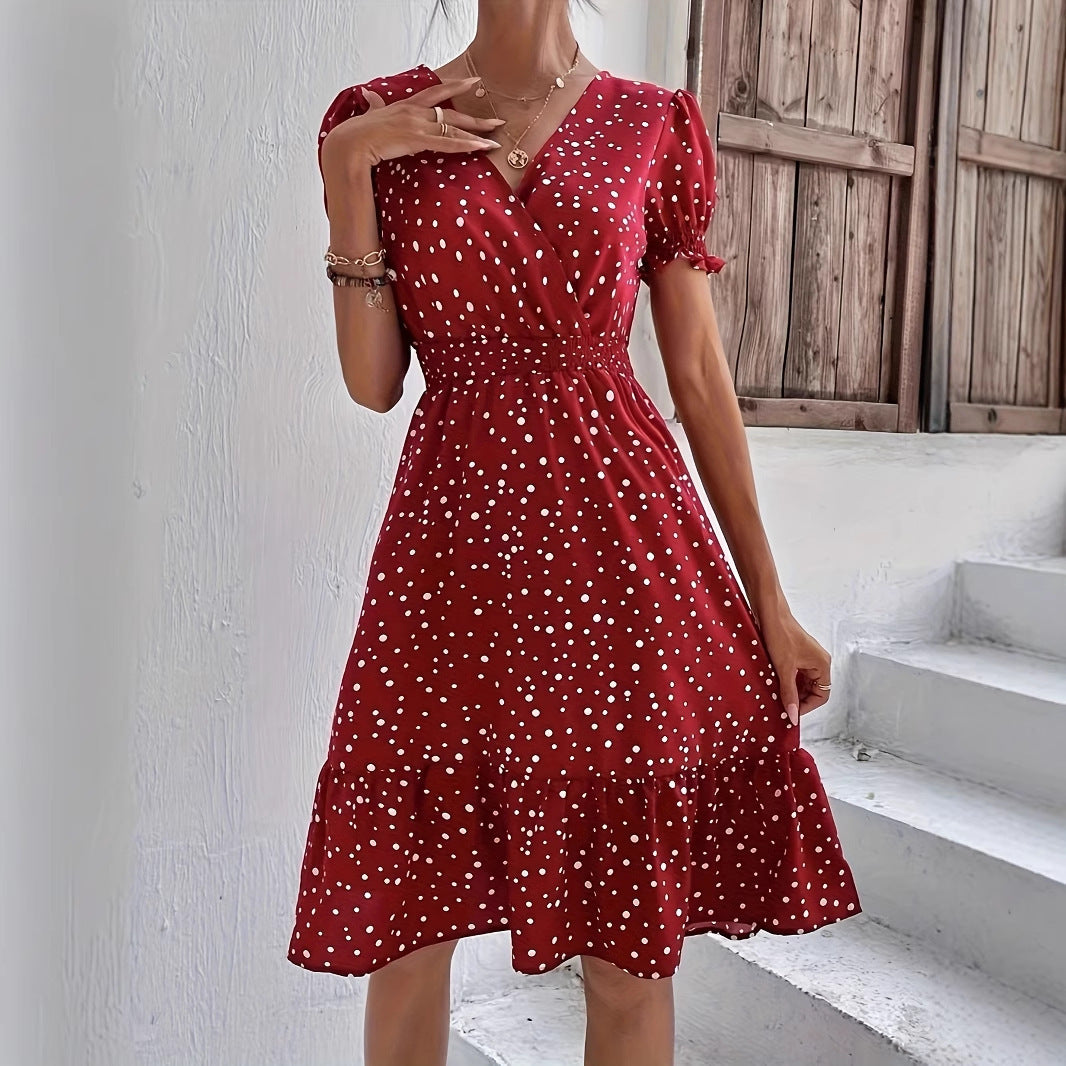 Robe décontractée à manches courtes et col croisé à pois
