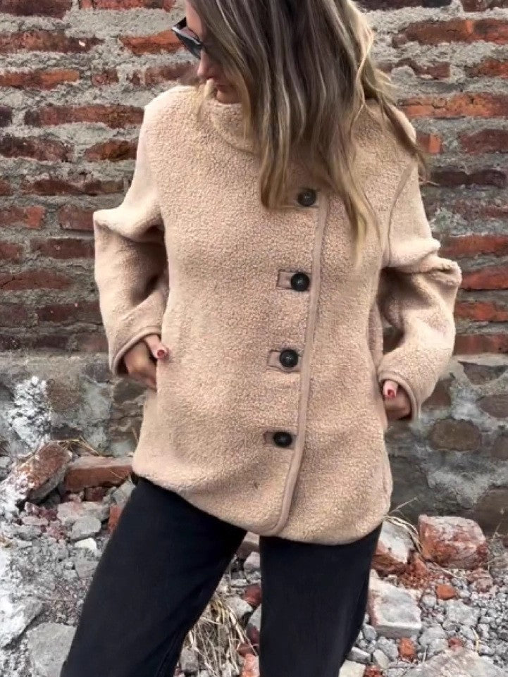 Belle petite veste a bouton en laine mouton , très chaud ! Mode pour femme