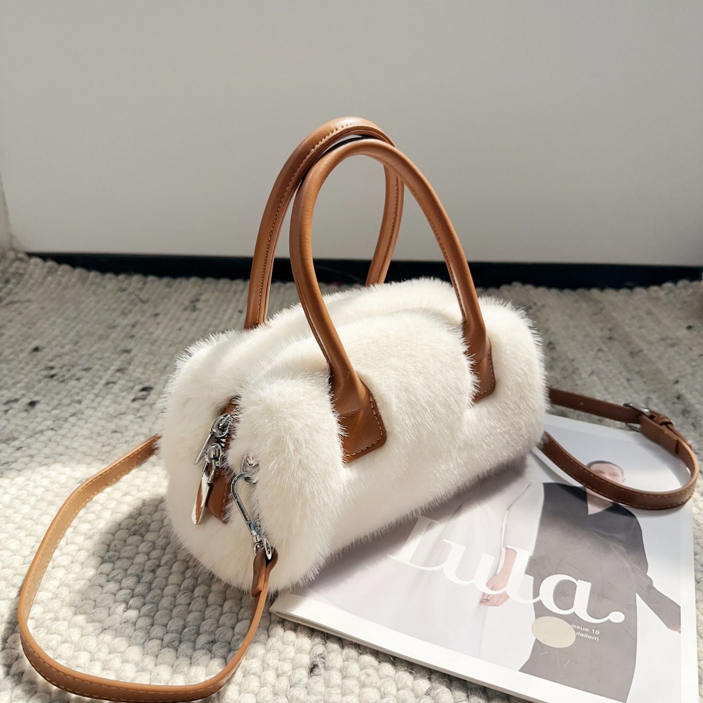Tote Bag With A Vintage Niche Design Featuring Intricate Faux Mink Fur Detailing