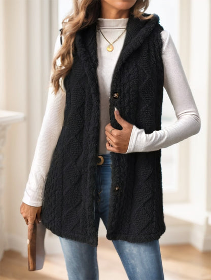 Une veste sans manche tissu polaire à capuche avec bouton pour femme très doux et cozy.