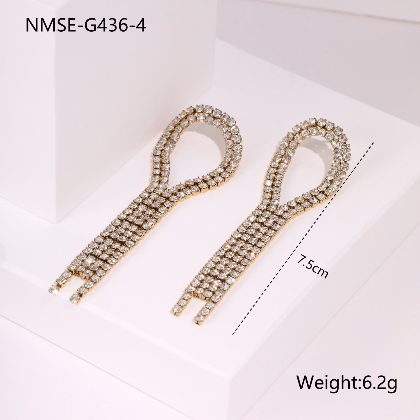 Nos bijoux fond toute la différence dans votre outfit, magnifique boucle d'oreille avec coeur.