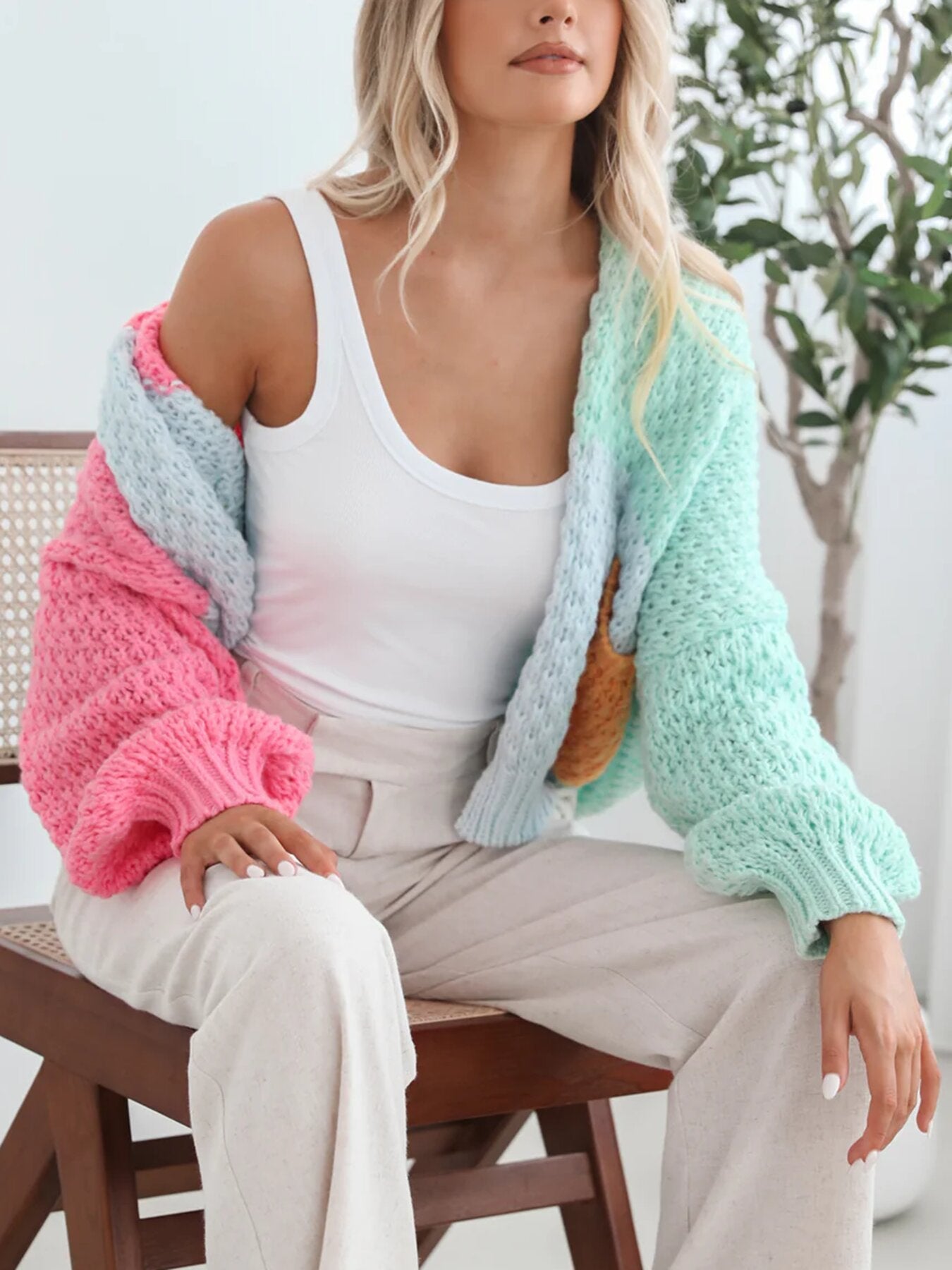 Magnifique cardigan avec de belle couleur,  tricot cozy pour femme mode fashion.
