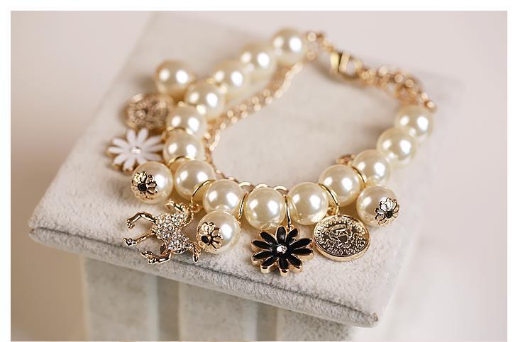 Magnifique bracelet a perle rond.