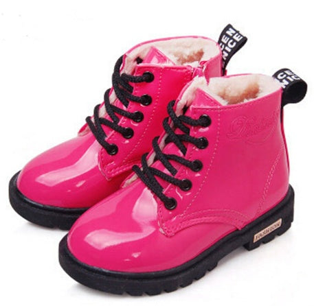 Chaussures d'hiver pour enfants en cuir PU imperméables Martin Boots Bottes de neige pour enfants. Confortable pour les petit pieds.