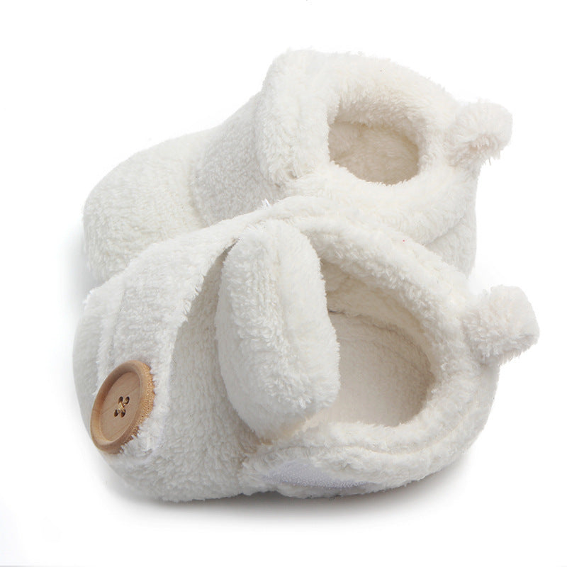 parce que nos pantoufle très doux garde les pieds au chaud de vos tout petits