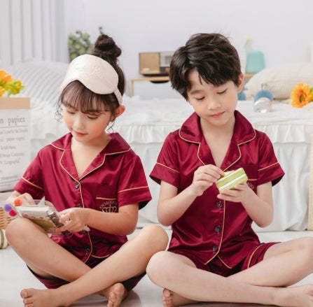 Pyjamas pour enfants en soie.bien lire les descriptions sur chaque article pour choisir la bonne grandeur.
