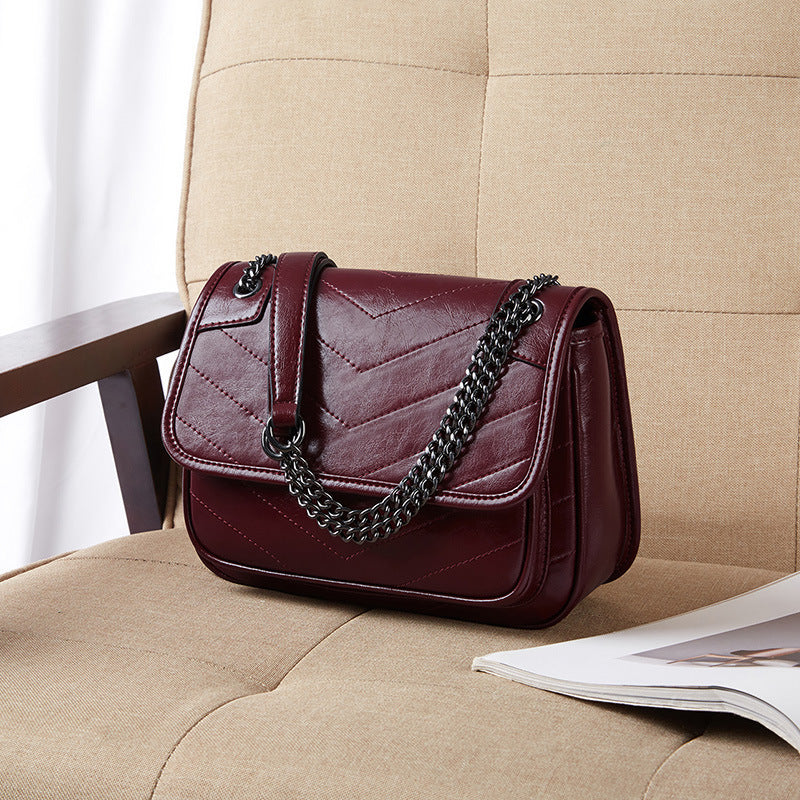 Sac à bandoulière en cuir pour femme très élégante.