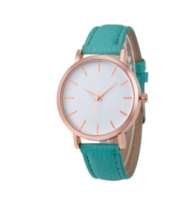 Belle petite montre avec style et tendance.