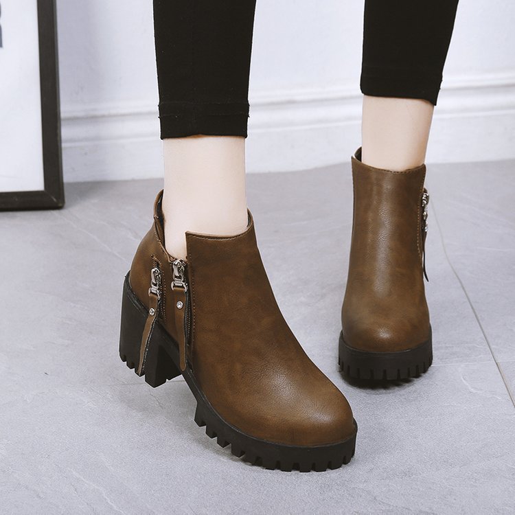 Une bottines parfait pour l'automne avec style.  Un talons épais et confortable a porté toute la journée.