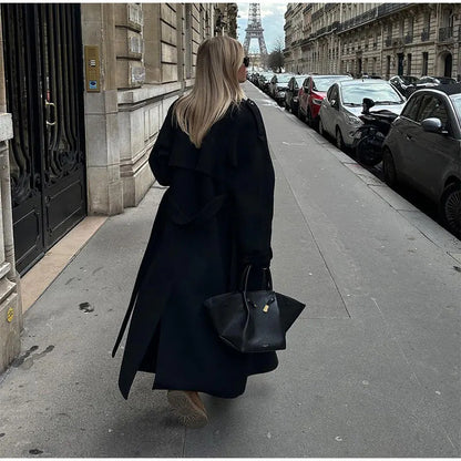 Très beau manteau long noir . Élégant cozy . Il te faut se manteau pour ton nouveau style.