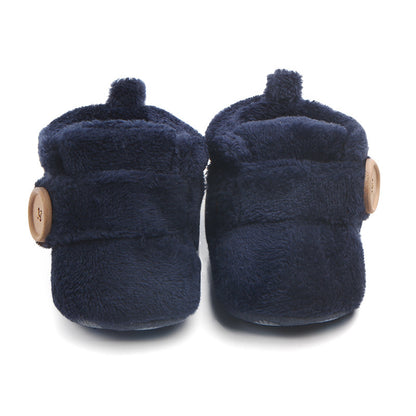 parce que nos pantoufle très doux garde les pieds au chaud de vos tout petits