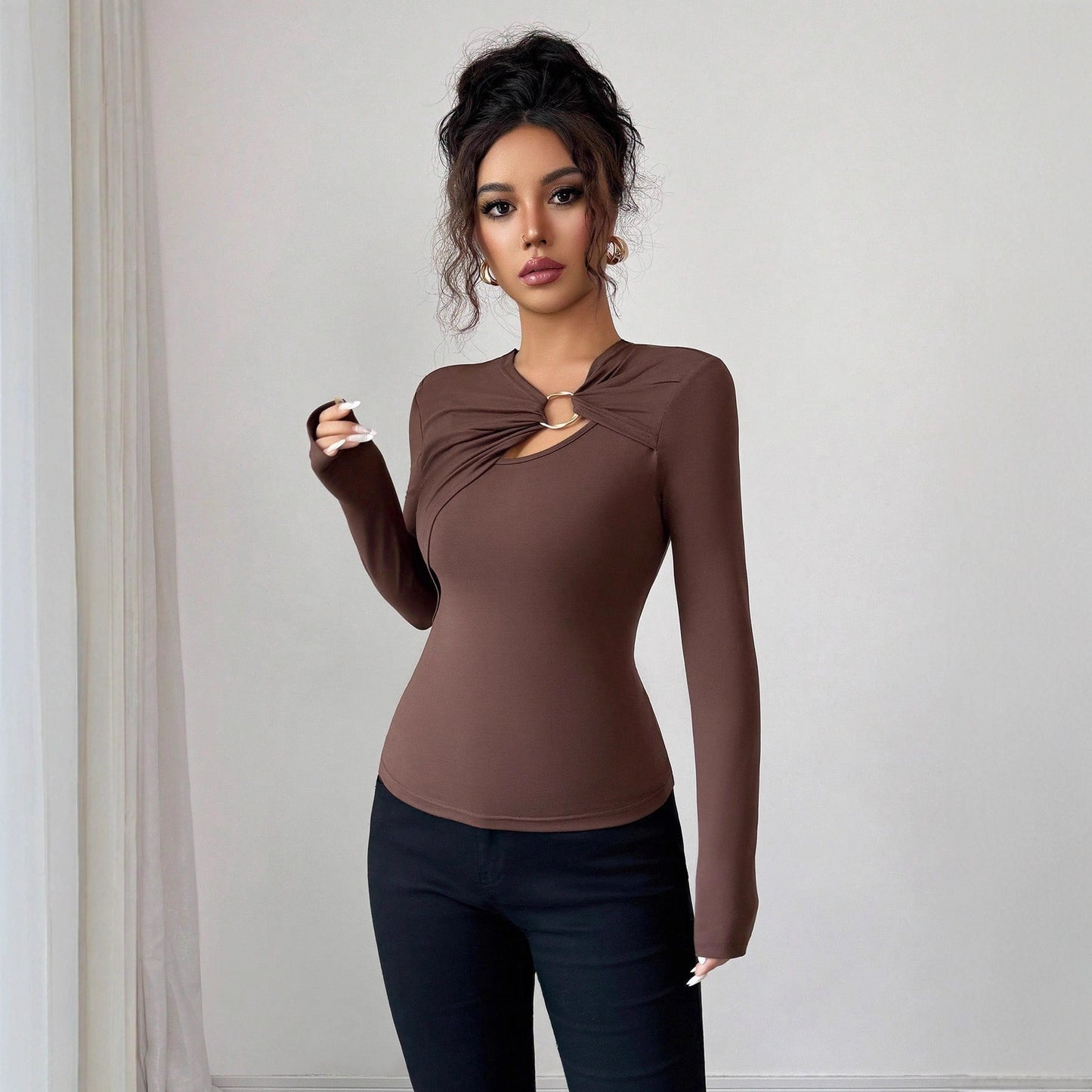 Haut slim asymétrique à bordure creuse en métal fashion tendance pour femme