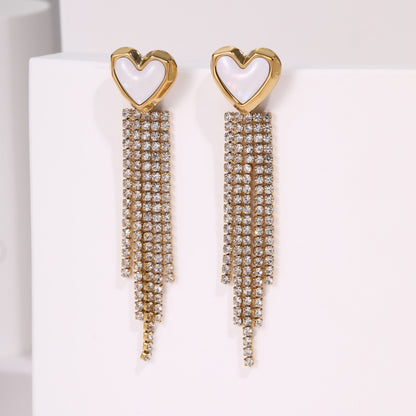 Nos bijoux fond toute la différence dans votre outfit, magnifique boucle d'oreille avec coeur.