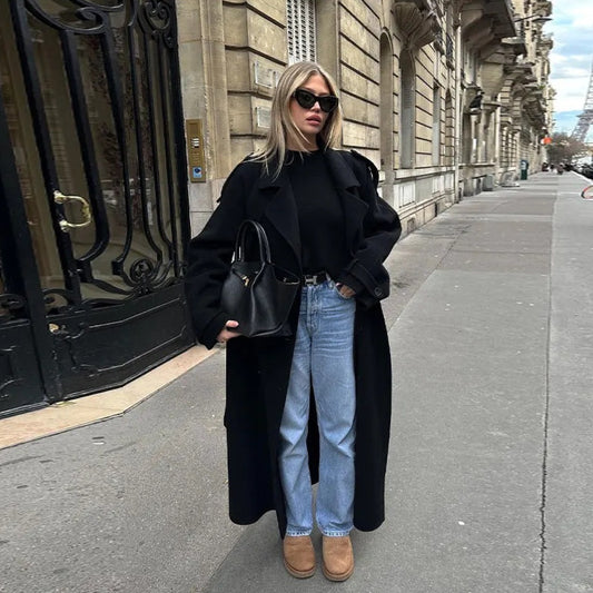 Très beau manteau long noir . Élégant cozy . Il te faut se manteau pour ton nouveau style.