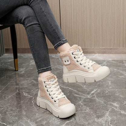 Chaussures plates montantes à lacets pour femmes, bottes de neige chaudes en cachemire pour l'hiver, tendance, mode . Soyez stylée et au chaud en même temps.