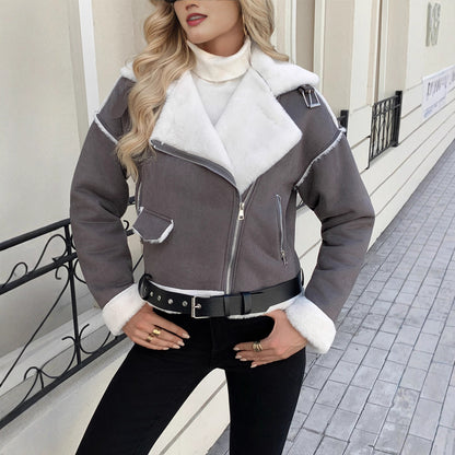Manteau en peluche à col polo décontracté pour femme qui fait fureur, tendance mode cozy.