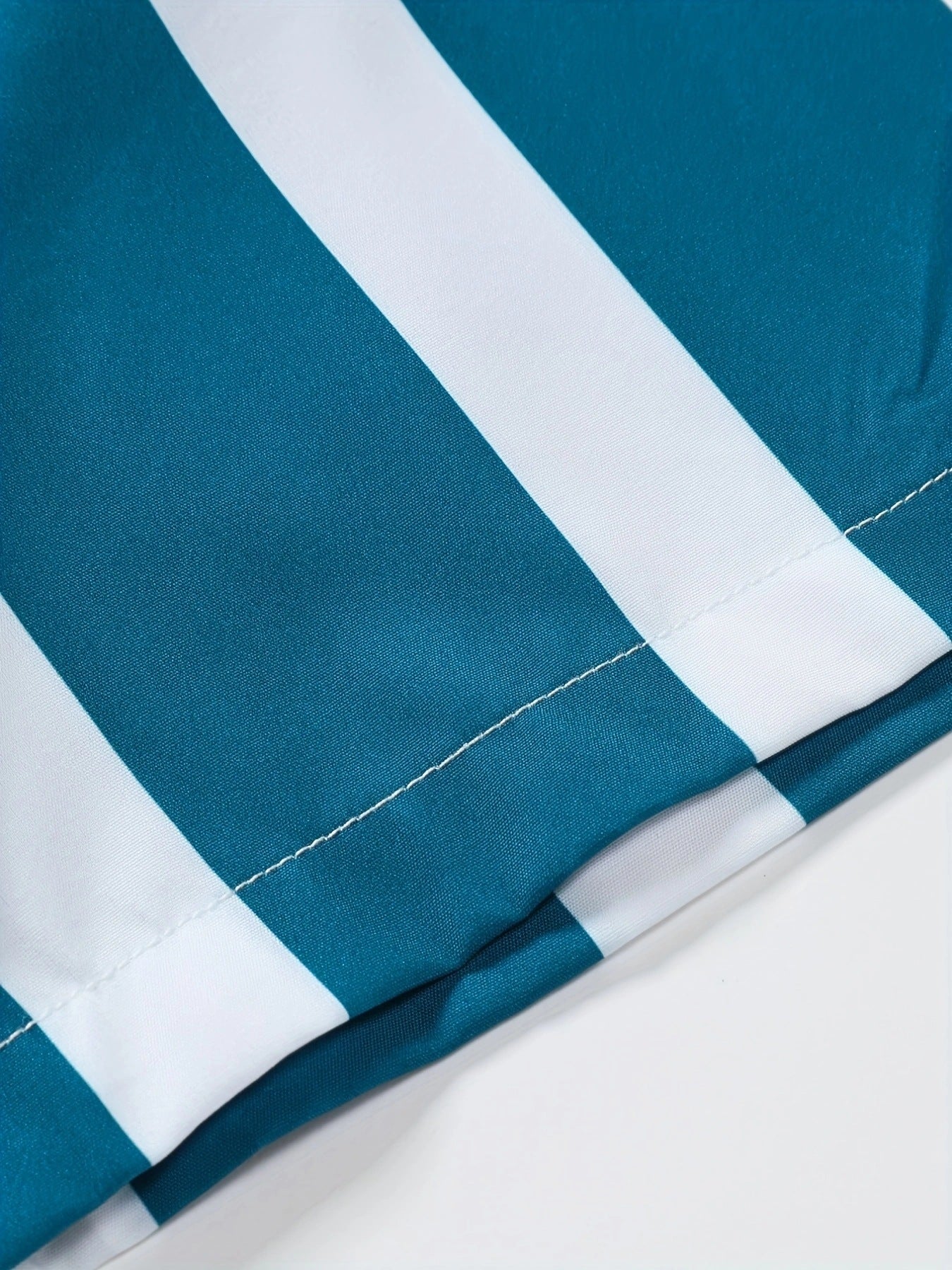 Chemise décontractée à manches courtes et revers pour la plage d'été