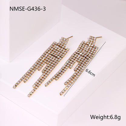 Nos bijoux fond toute la différence dans votre outfit, magnifique boucle d'oreille avec coeur.