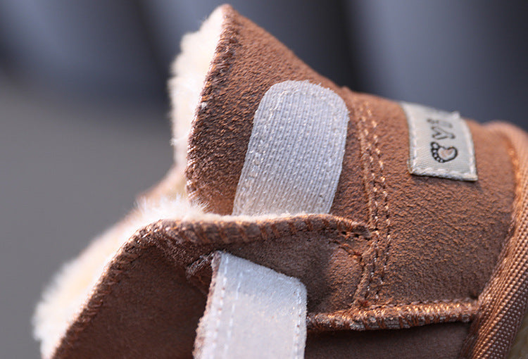 Belle petite bottines pantoufles doublé, confortable pour les pieds de vos mini.