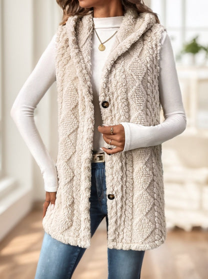 Une veste sans manche tissu polaire à capuche avec bouton pour femme très doux et cozy.