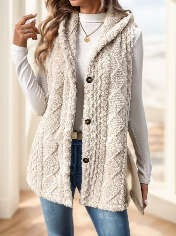 Une veste sans manche tissu polaire à capuche avec bouton pour femme très doux et cozy.