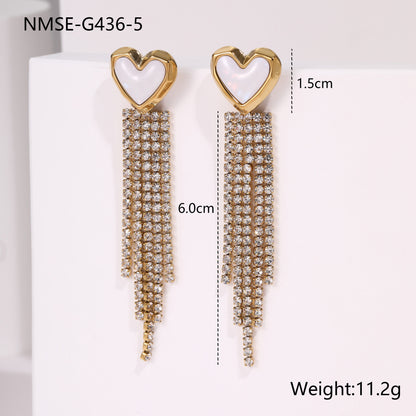 Nos bijoux fond toute la différence dans votre outfit, magnifique boucle d'oreille avec coeur.