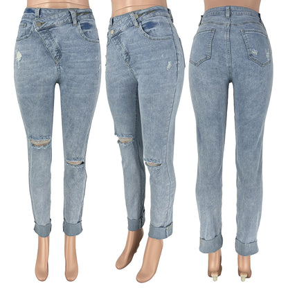 Jean extensible déchiré à boucle diagonale pour femme. Un jean ou vous allez vous sentir confortable.