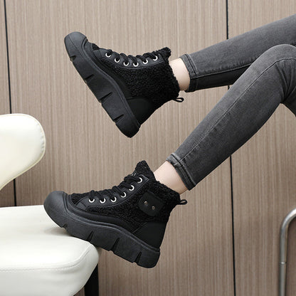 Chaussures plates montantes à lacets pour femmes, bottes de neige chaudes en cachemire pour l'hiver, tendance, mode . Soyez stylée et au chaud en même temps.
