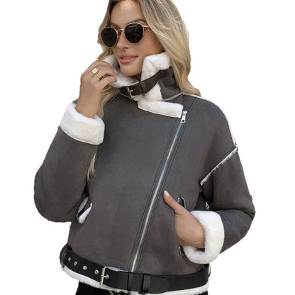 Manteau en peluche à col polo décontracté pour femme qui fait fureur, tendance mode cozy.