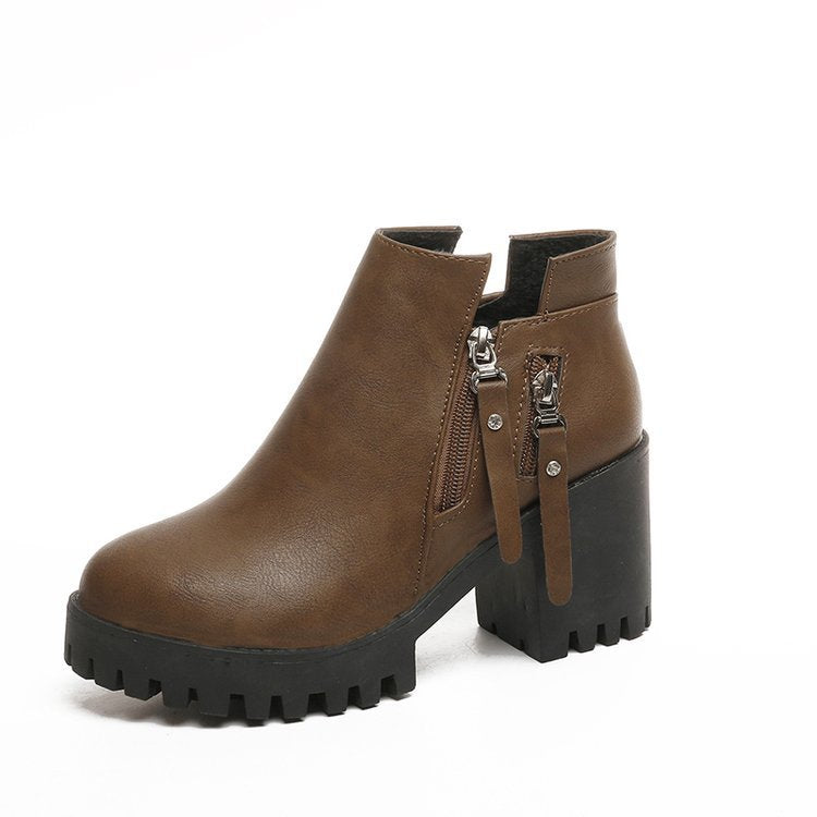 Une bottines parfait pour l'automne avec style.  Un talons épais et confortable a porté toute la journée.