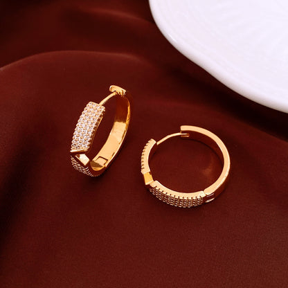 Petite boucle d'oreille délicat a clipe