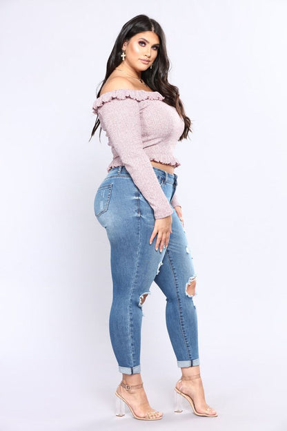 Jean taille haute en denim extensible pour femme. Confortable et durable.