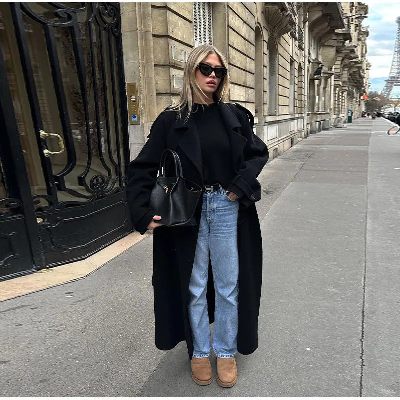 Très beau manteau long noir . Élégant cozy . Il te faut se manteau pour ton nouveau style.