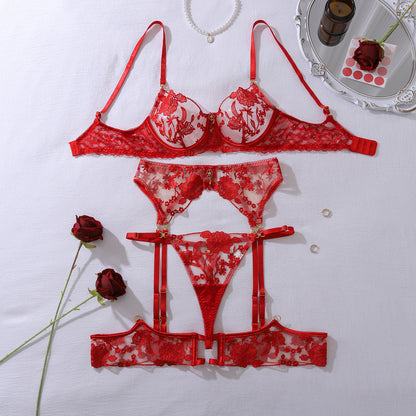 Regarde cette ensemble coquine. Très sexy et délicat