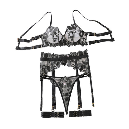 Magnifique ensemble très sexy noir en dentelle. Tendance