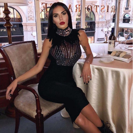 Super robe très sexy , d'une couleur uni noir avec les détails qui frôle la perfection. Lire la description pour choisir votre taille.