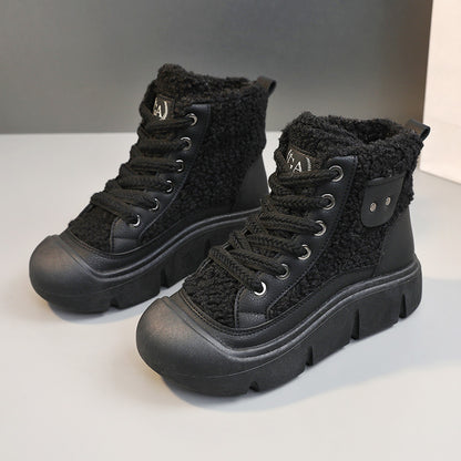 Chaussures plates montantes à lacets pour femmes, bottes de neige chaudes en cachemire pour l'hiver, tendance, mode . Soyez stylée et au chaud en même temps.