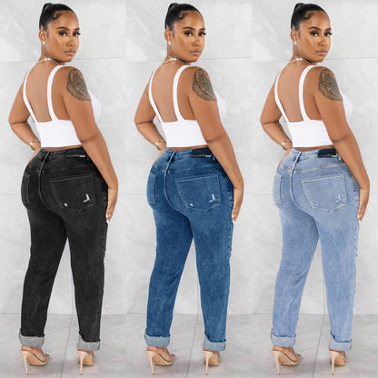 Jean extensible déchiré à boucle diagonale pour femme. Un jean ou vous allez vous sentir confortable.