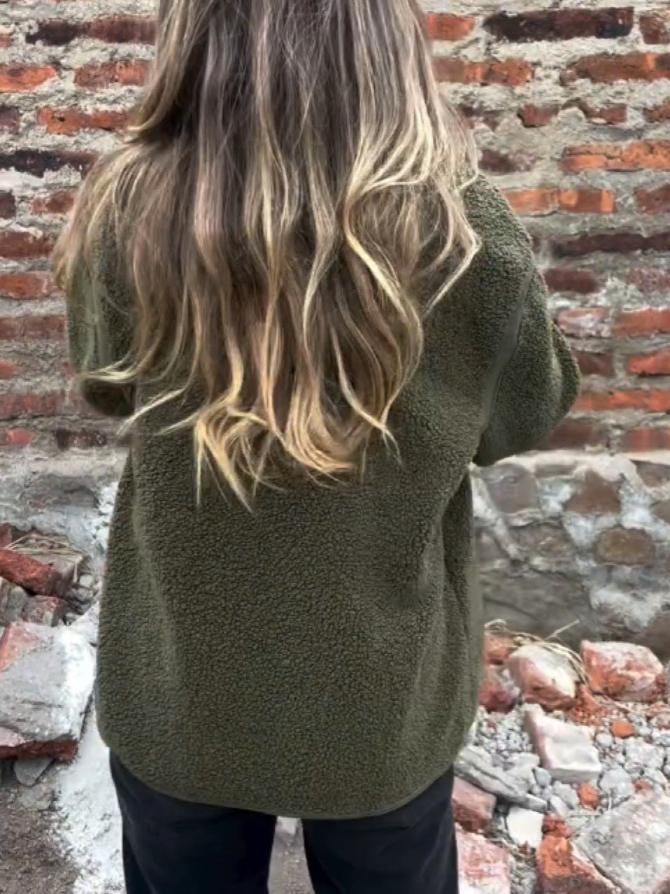 Belle petite veste a bouton en laine mouton , très chaud ! Mode pour femme