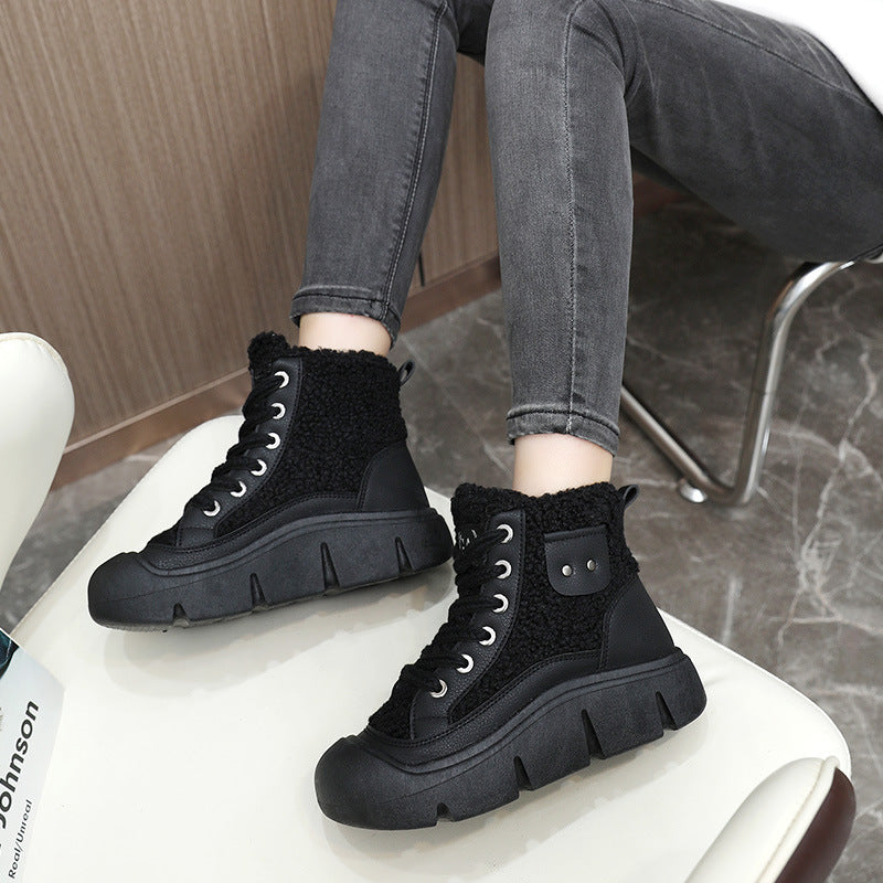Chaussures plates montantes à lacets pour femmes, bottes de neige chaudes en cachemire pour l'hiver, tendance, mode . Soyez stylée et au chaud en même temps.
