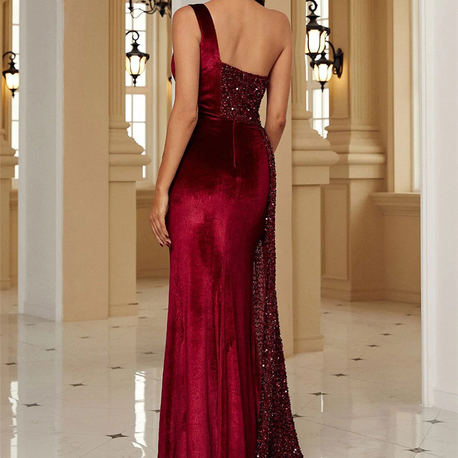 Robe de soirée simple sans bretelles tissu léger très longue couleur unie.