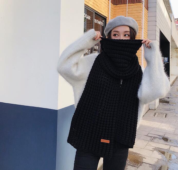 Écharpe simple en laine épaisse et chaude pour femme plusieurs couleurs disponibles. Stylée