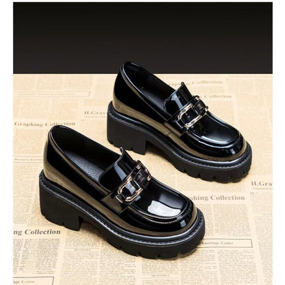 Un souliers classique madame pour vos sorties semelle épais,  confortable et stylée.